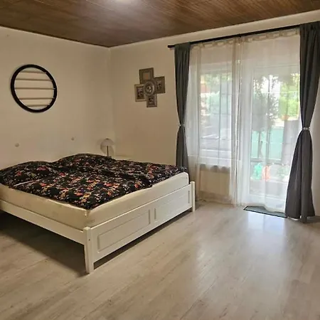Bruno Vendeghaz Apartment *